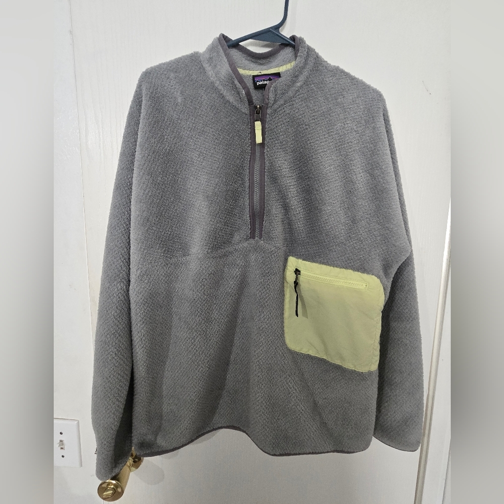 Large Womens Patagonia Gray and Yellowish Color Partial  Zip-Up Sweater.See Pics